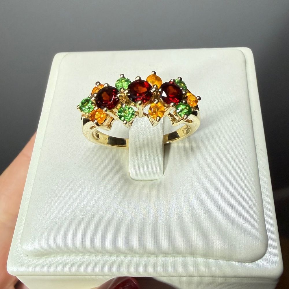 Stunning cluster of round cut, faceted Garnet, emerald, citrine ring in 14kt YG!